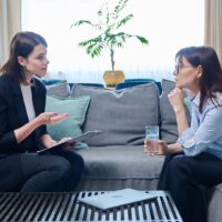 Sanar o avanzar: ¿Qué necesitas, terapia o coaching de vida?